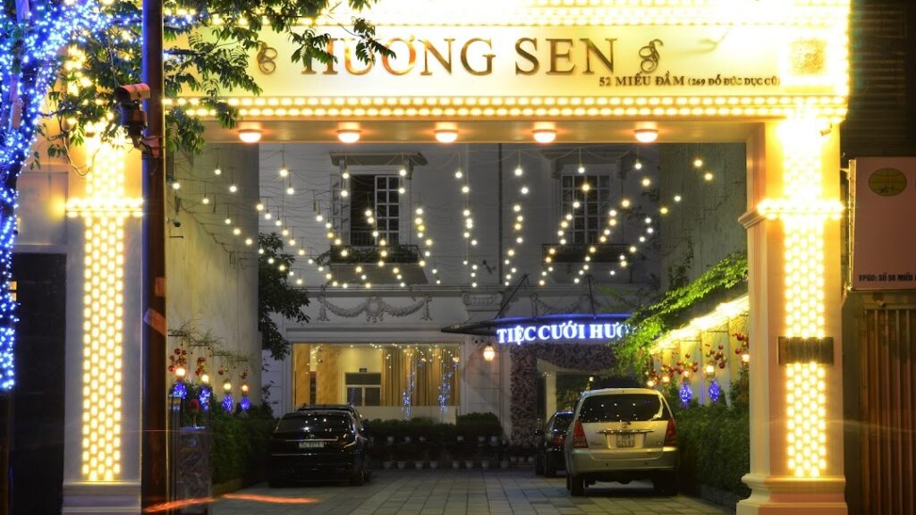 Nhà hàng Hương Sen - nhà hàng tổ chức sự kiện ngoài trời tốt nhất ở Hà Nội