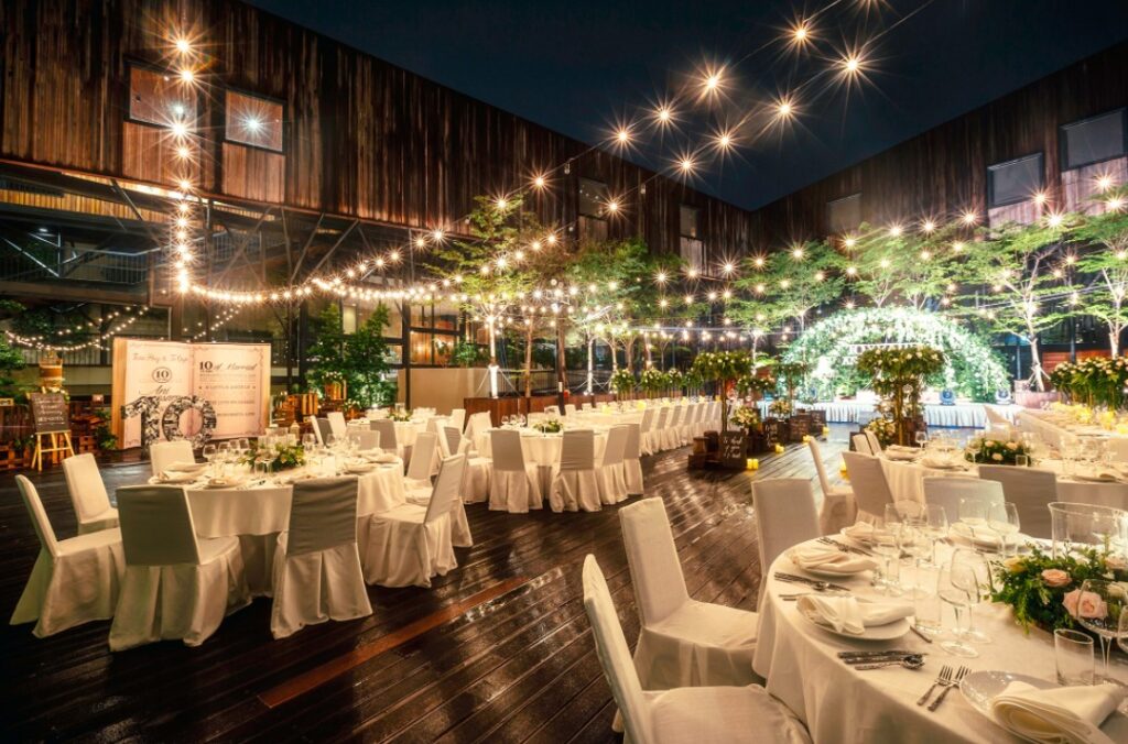 nhà hàng tổ chức sự kiện ngoài trời