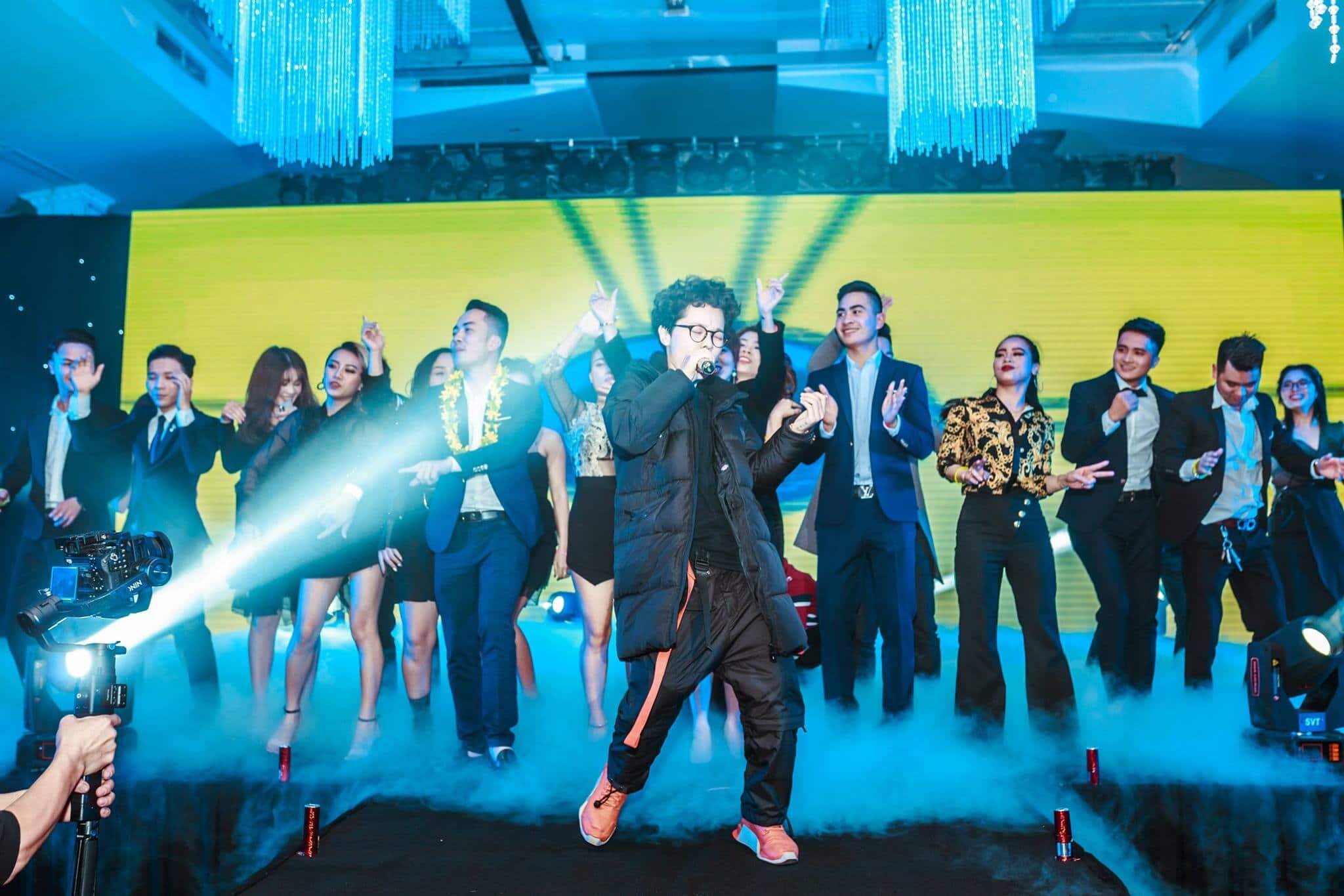 Cho thuê ca sĩ uy tín chuyên nghiệp giá rẻ