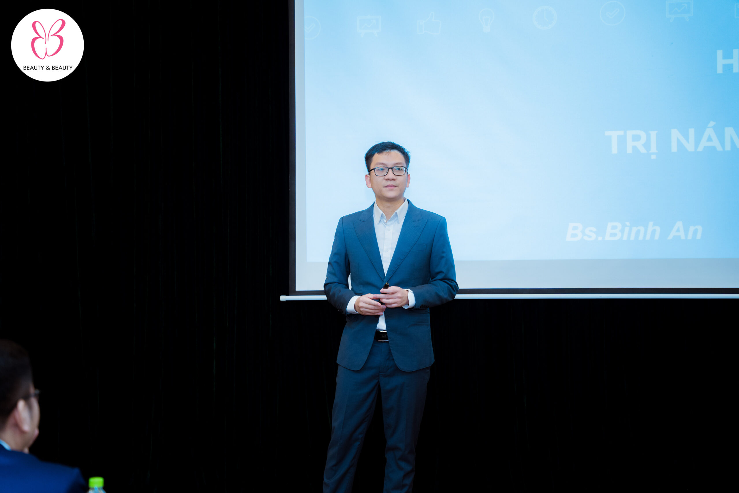 Tổ chức sự kiện