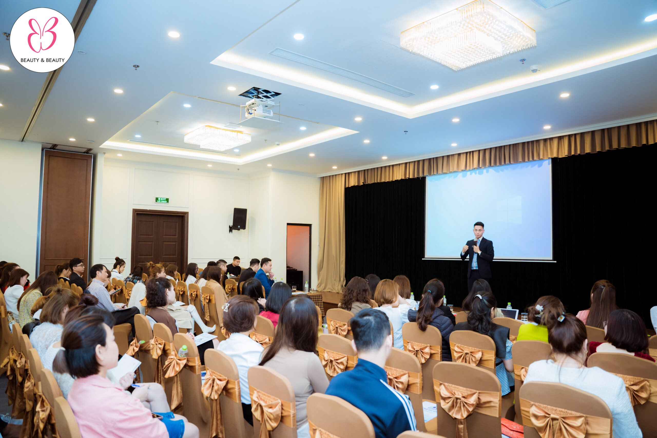 Tổ chức sự kiện