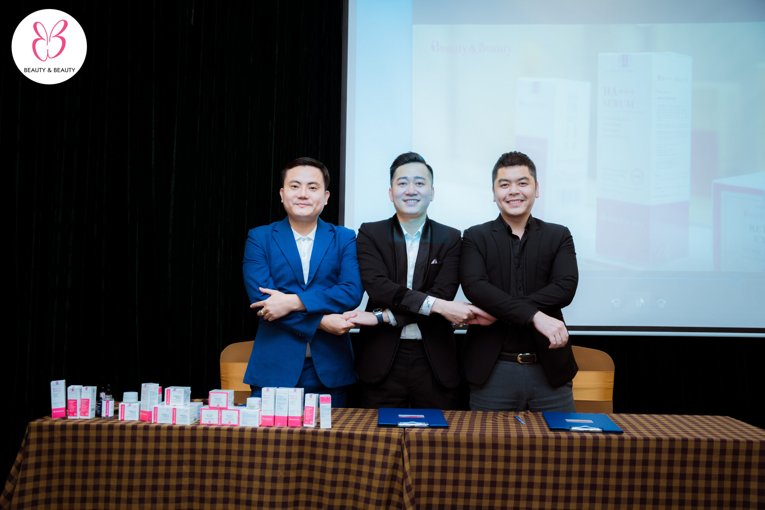 Tổ chức sự kiện