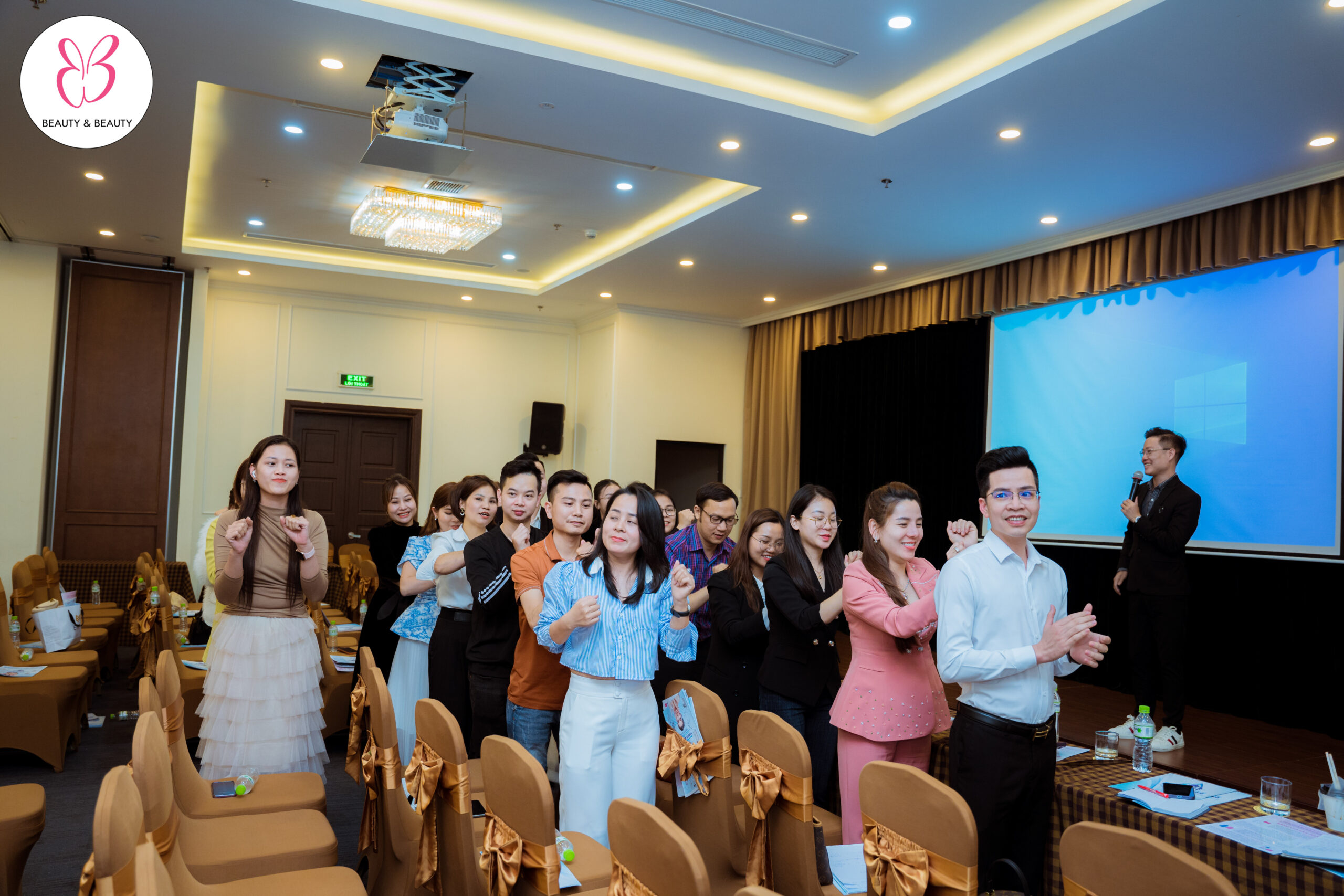 Tổ chức sự kiện