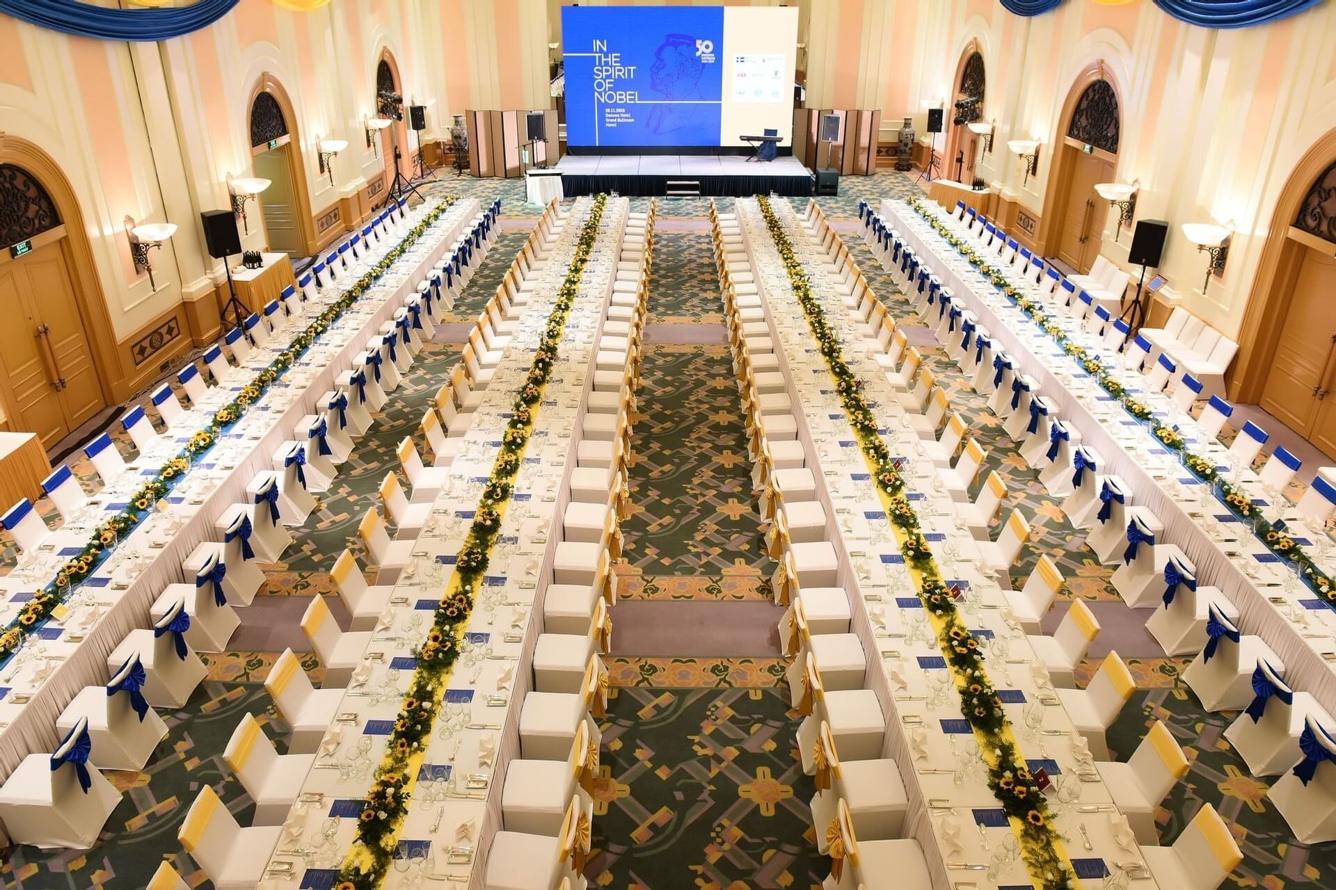 cho thuê bàn ghế tổ chức sự kiện