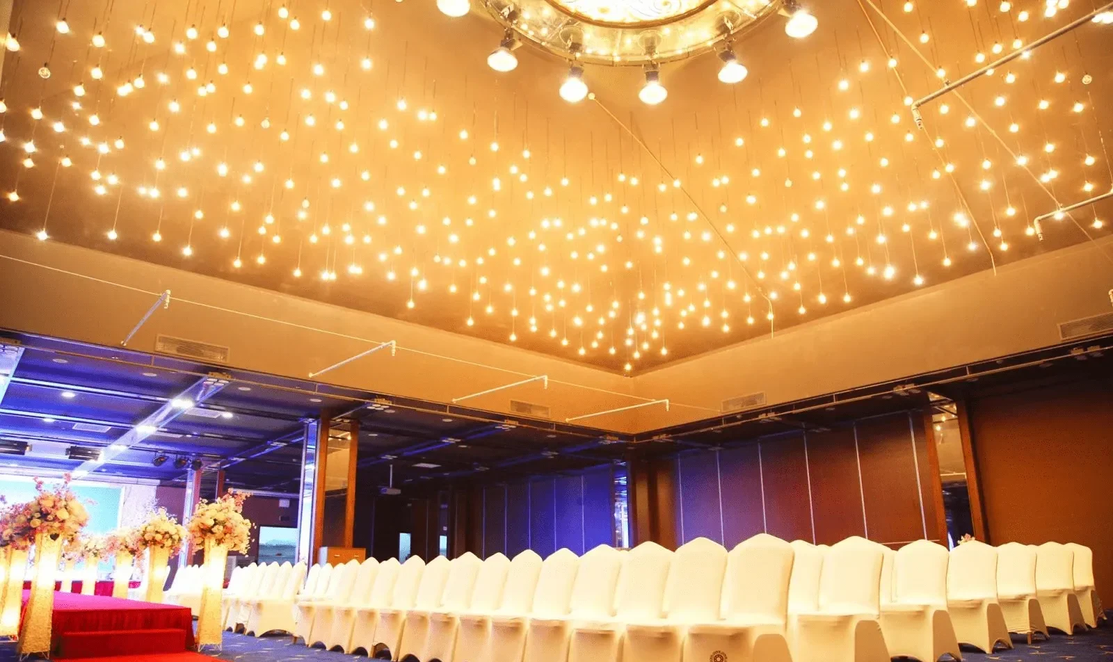 Cho thuê bàn ghế và sân khấu sự kiện